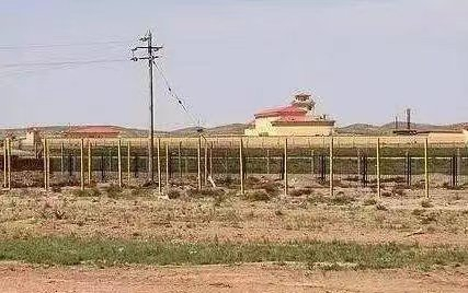 上世纪八九十年代甘其毛都艰苦的生活环境（资料图）。