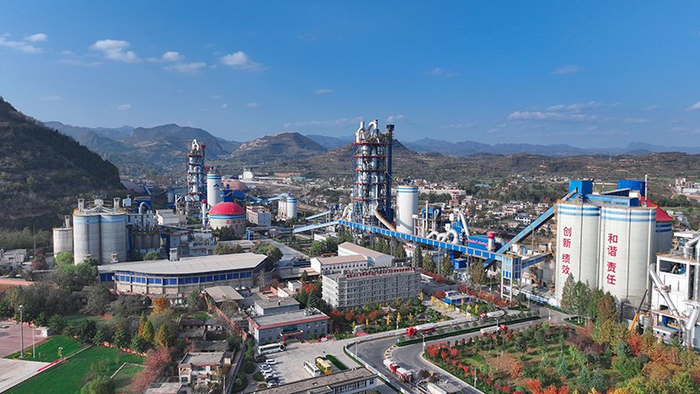 国家级“绿色工厂”、“绿色矿山”——祁连山水泥有限公司。供图