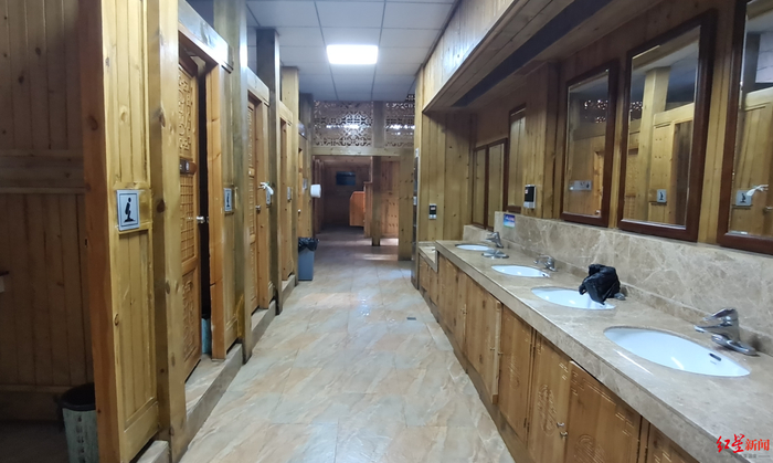 ▲木格措景区内的三星级厕所