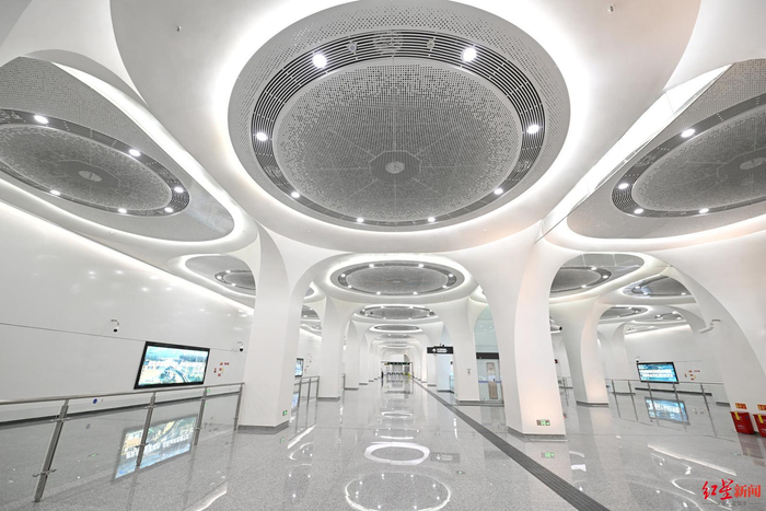 ▲成都地铁19号线二期温家山站台