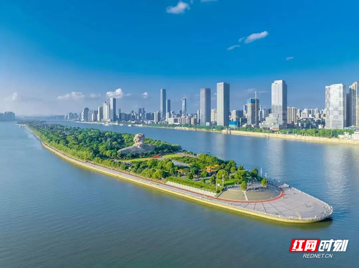 橘子洲头,湘江两岸.(图源:文旅长沙)
