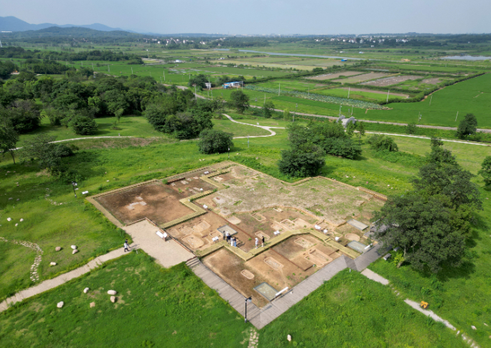 位于安徽省马鞍山市含山县的凌家滩遗址航拍.(新华社记者 郭晨 摄)