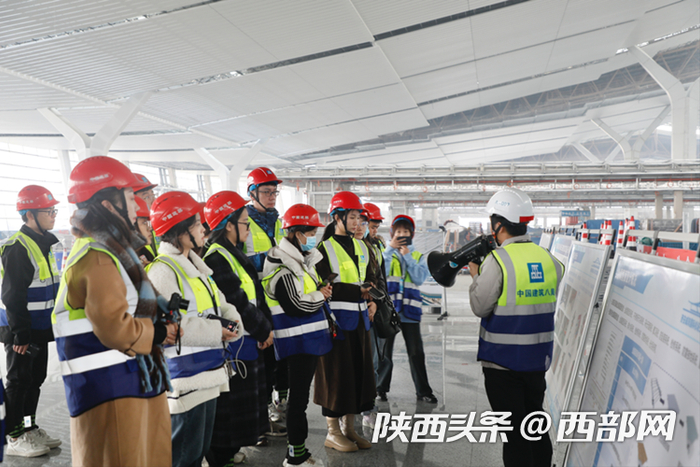 采访团了解项目具体进展