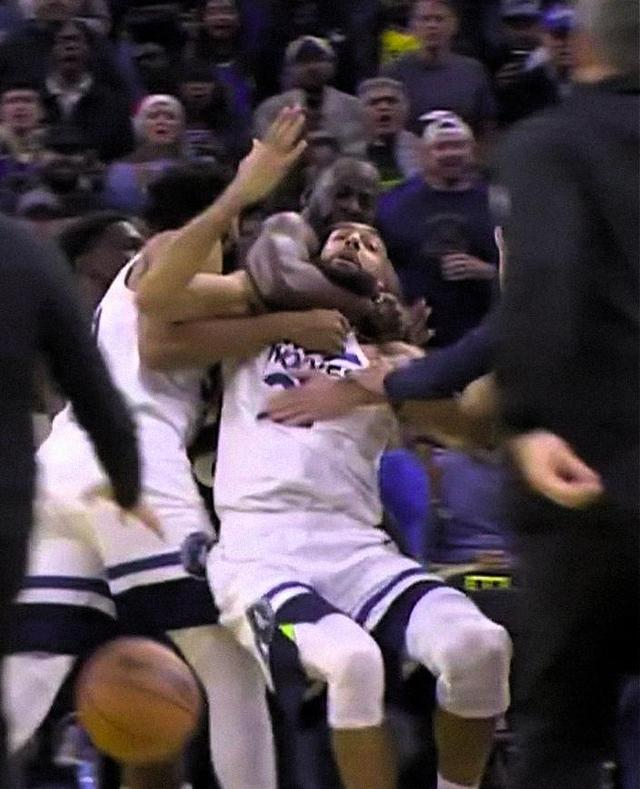 格林锁喉戈贝尔（视频截图）