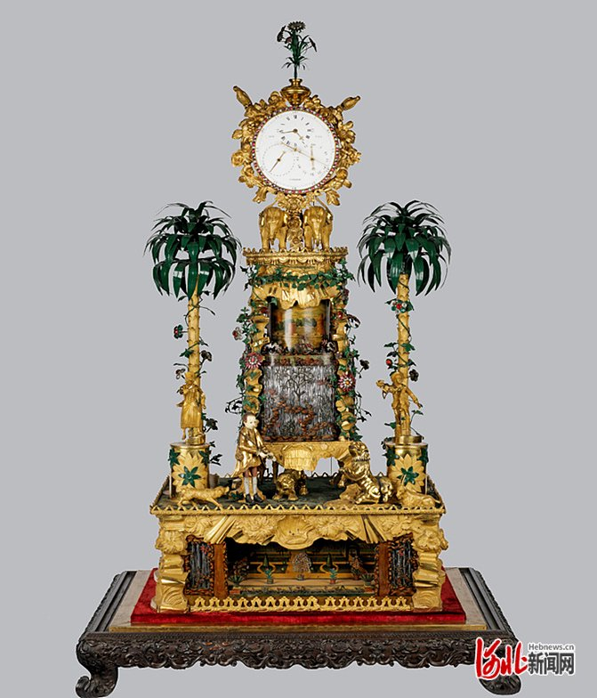 承德避暑山庄博物院所藏铜镀金洋人耍狮子自鸣钟。 承德避暑山庄博物院供图