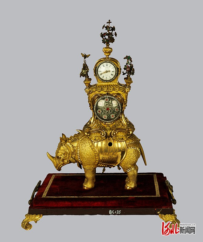 承德避暑山庄博物院所藏铜鎏金犀牛表。 承德避暑山庄博物院供图