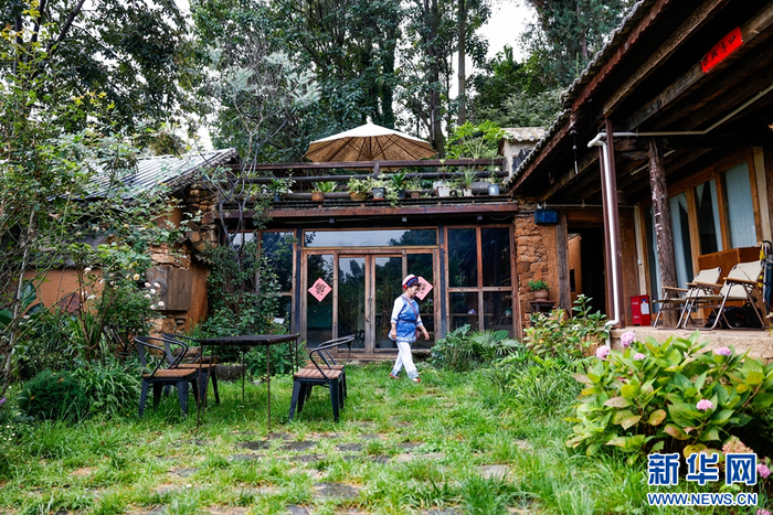 村民龙素云家的老院子，《去有风的地方》曾在这里取景（摄于9月20日）。新华网 赵普凡 摄