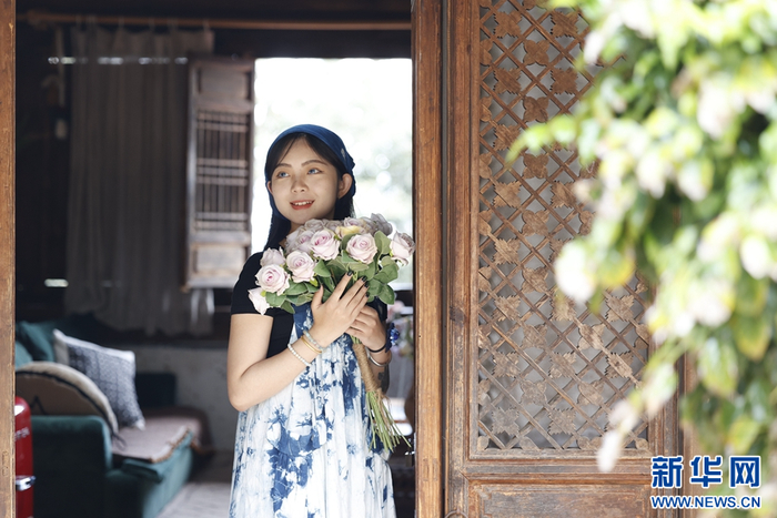 游客在有风小院内拍照（摄于9月19日）。新华网 赵普凡 摄