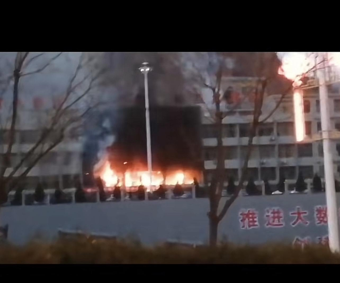 ▲网传起火现场视频截图