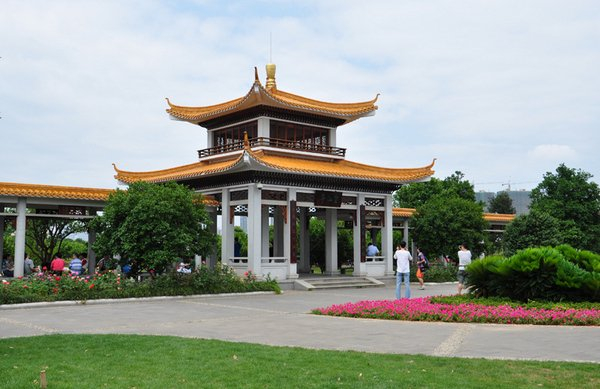 （望江亭。图片来自橘子洲景区官网）