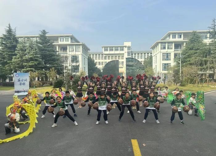 松江区中小学全员导师制效果显著，原创校园音乐剧成亮点！