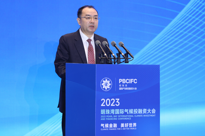 图为中国农业银行广东省分行副行长、广州分行行长李大龙发表演讲