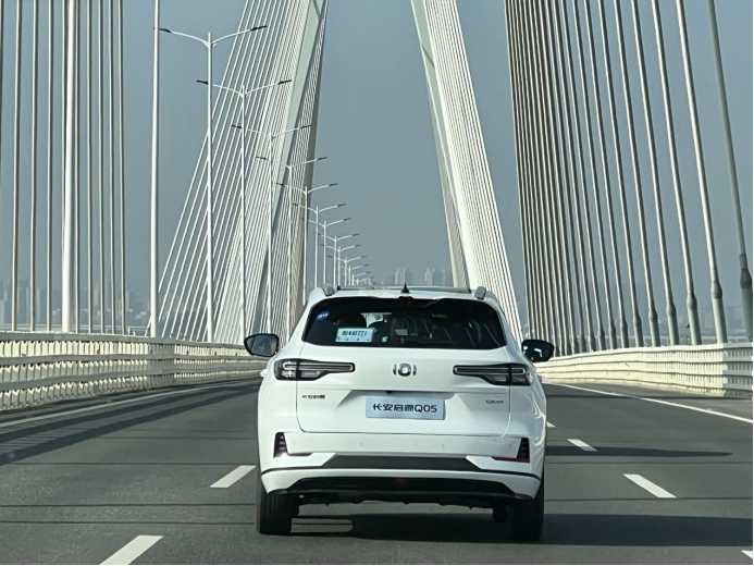 IACC集成式自适应巡航对于长途驾驶来说很实用。华龙网 张世钊 摄