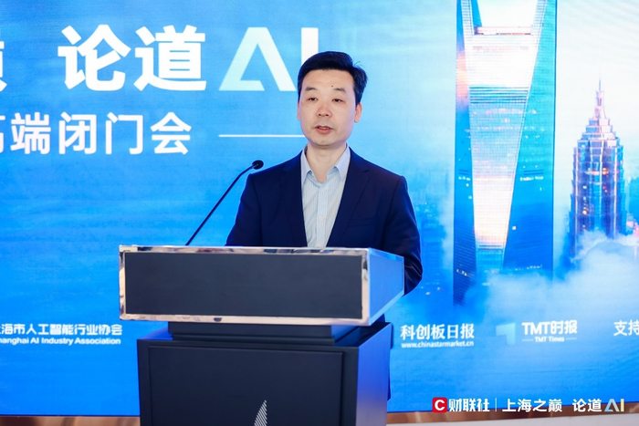 上海人工智能实验室主任助理、领军科学家乔宇做主题演讲