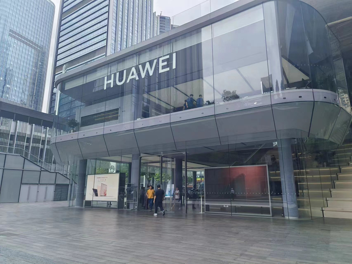 华为旗舰店 图源：时代财经