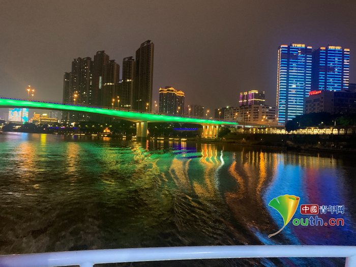 邕江夜景. 乔佳新 摄