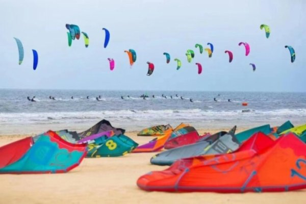 阿那亚风筝冲浪艺术节。