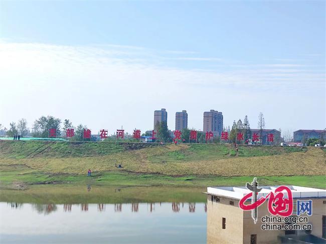 湖南省岳阳市华容县坚持以党建引领河湖长制，推行“支部建在河道上”。中国网记者 彭瑶 摄