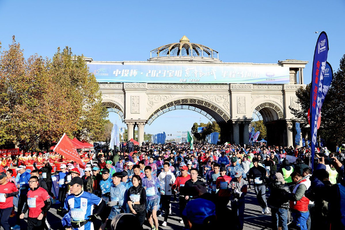 宝坻京津新城“半马”火热开跑。李宏光/摄