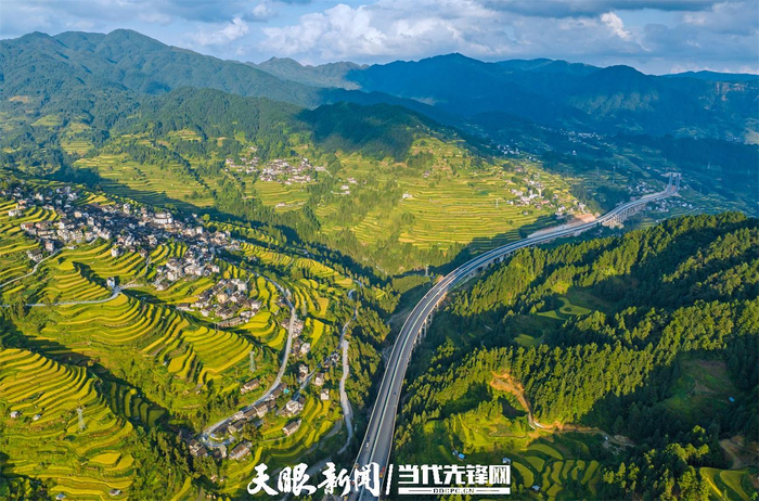 雷榕高速开屯大桥路段。（陈沛亮  摄 ）