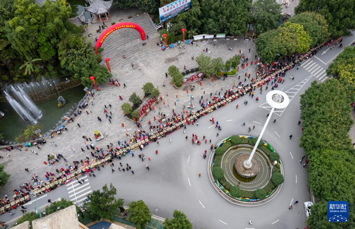 云南绿春:长街古宴迎来客|云南省_新浪新闻