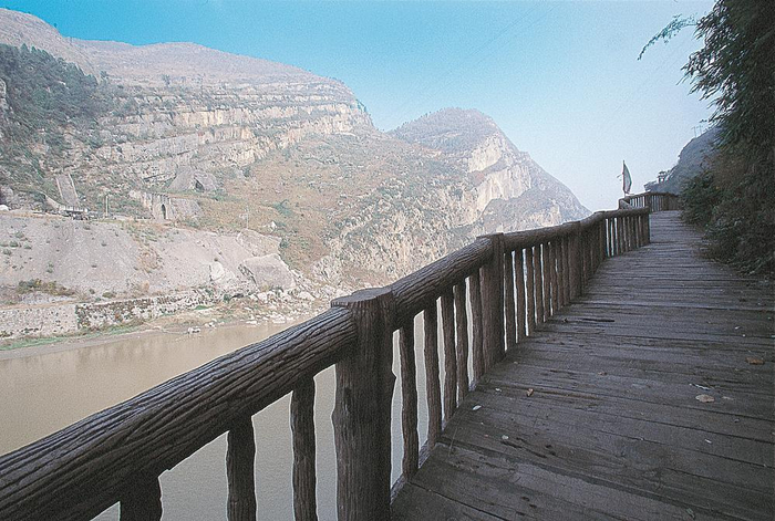 明月峡栈道 资料图片