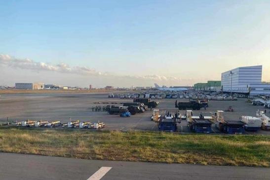 台空军“爱国者-3”导弹车及勤务车队,日前被岛内民众发现出现在桃园国际机场。 图源:台媒