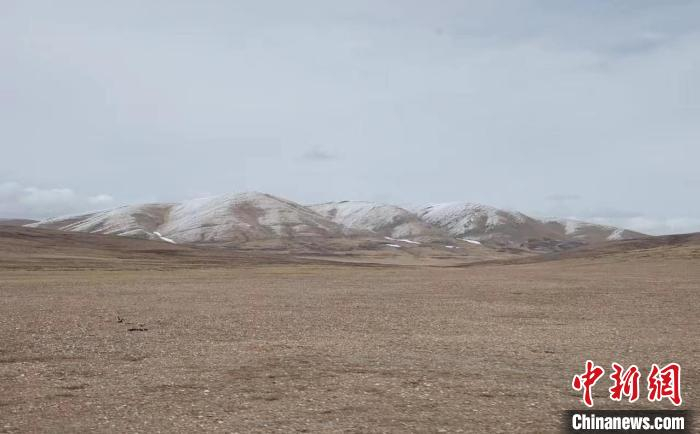 图为三江源生态保护和建设项目实施前的玛多县一角。王启洋供图