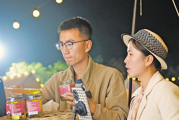 　@宁夏牧飒和姐姐在直播中。