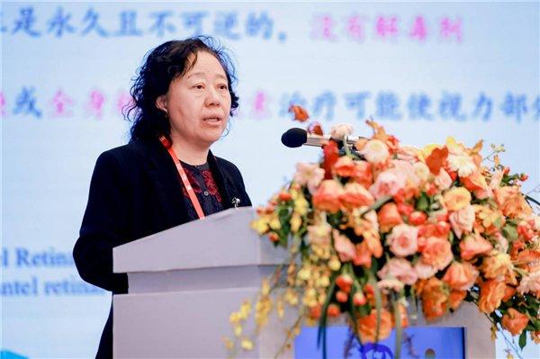 中华医学会眼科学分会眼免疫学组副组长、爱尔眼科北京特区副总院长彭晓燕在会上作学术演讲。