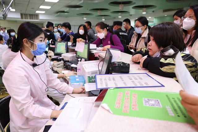 北京儿童医院全力应对就诊高峰。新京报记者 郭延冰 摄