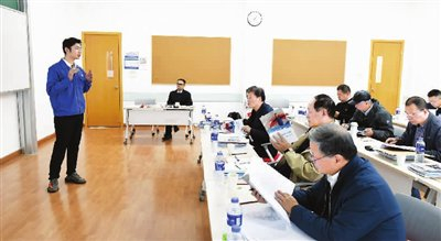2023年上海工匠评审发布会昨日举行，图为候选人在做现场展示。摄影 展翔