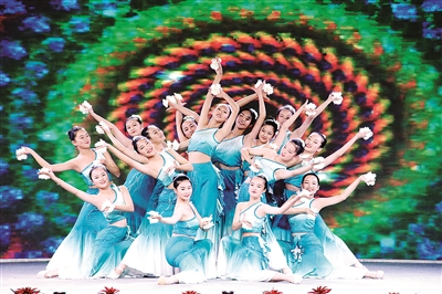 常德市鼎城区阳明高中文艺汇演现场。（图源：中国教育新闻网）