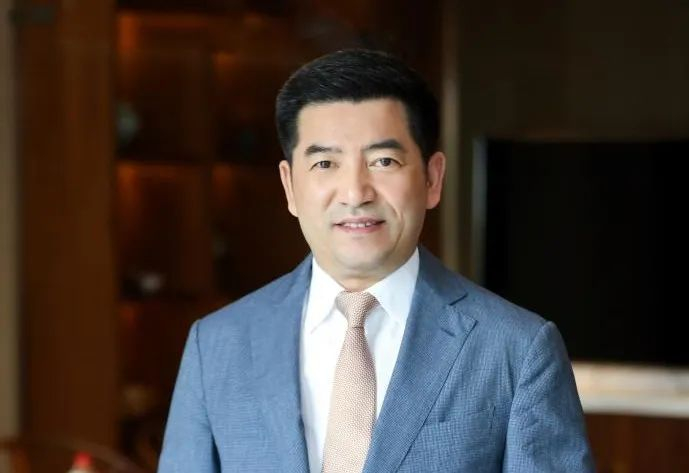 绿城中国董事会主席张亚东