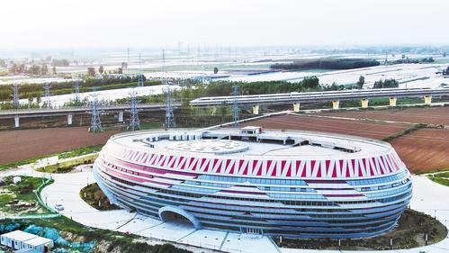     10月18日航拍的新乐市西瓜小镇主体建筑西瓜博览馆。河北日报通讯员马朝龙摄