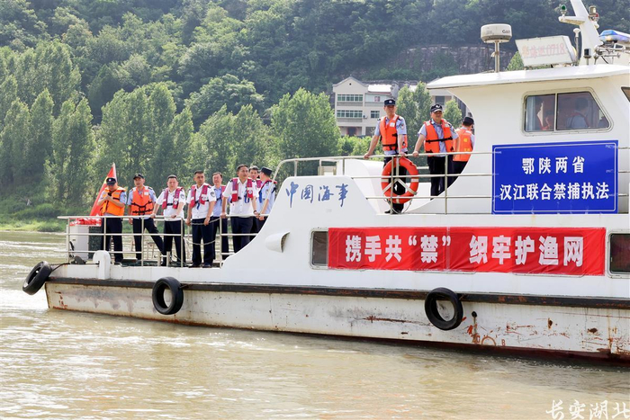 湖北十堰和陕西安康警方在汉江流域开展联合执法