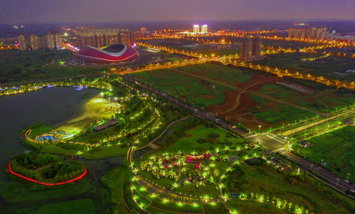 淮南人民公园夜景。陈涛柱摄