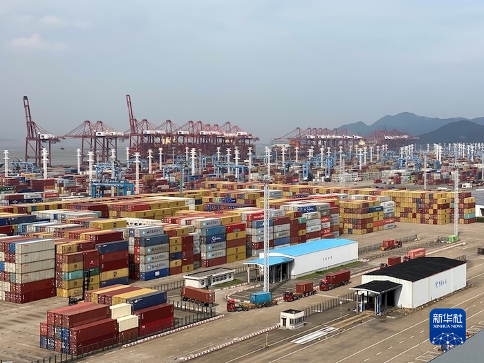 宁波舟山港穿山港区码头。新华社记者 魏一骏摄