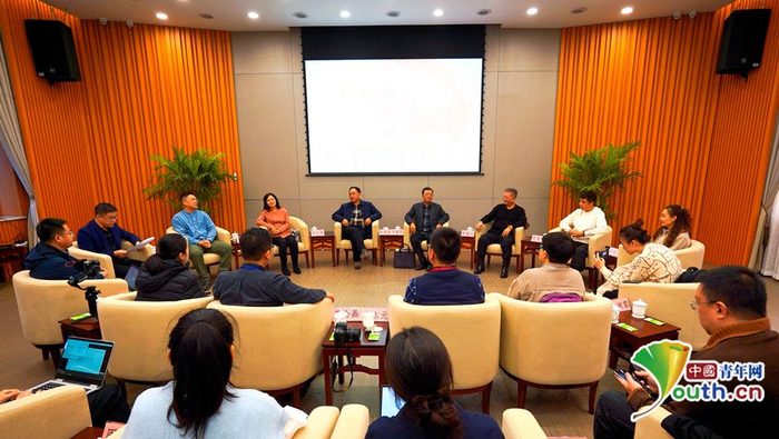 采访团对话话剧和广播剧《北上》主创团队。人民政协网供图