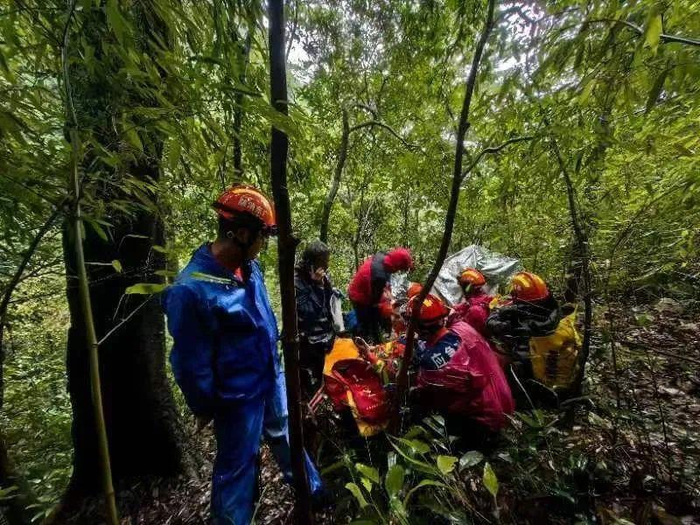 搜救人员发现被困驴友的地方。图/韶关发布