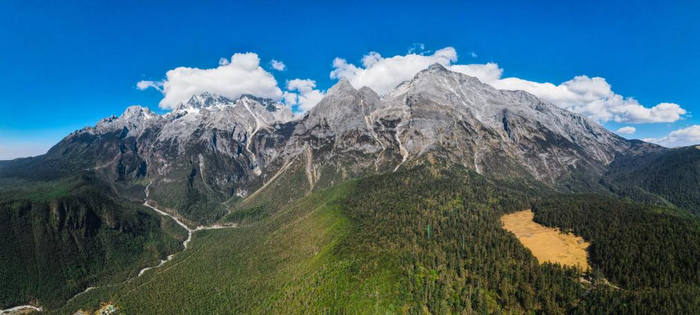 　　玉龙雪山秀丽壮美的风光。
