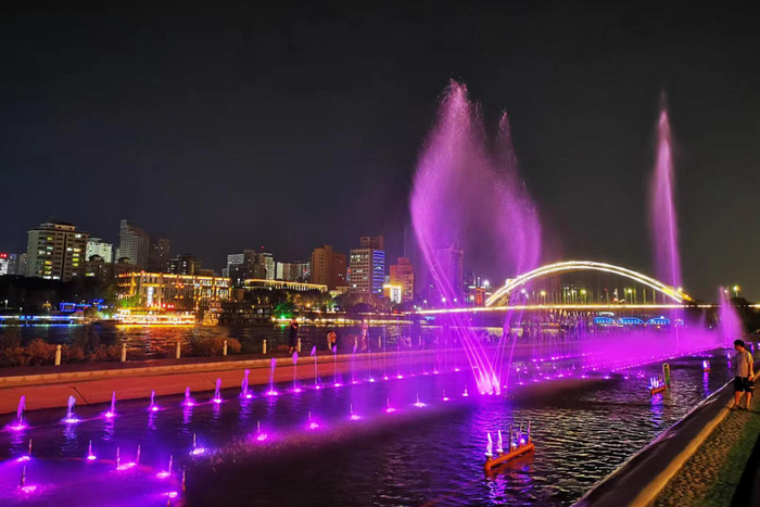 这是7月28日在兰州市城关区拍摄的黄河音乐喷泉。新华每日电讯记者 向清凯 摄