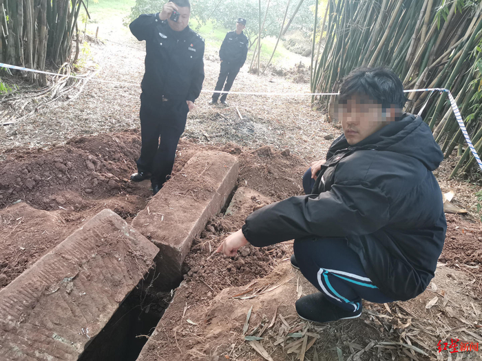 ▲嫌疑人曾某指认现场