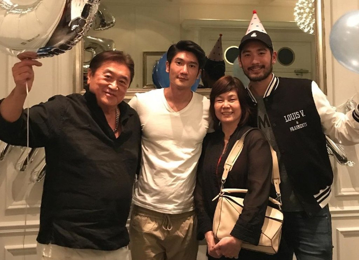 左一为高以翔父亲曹道成