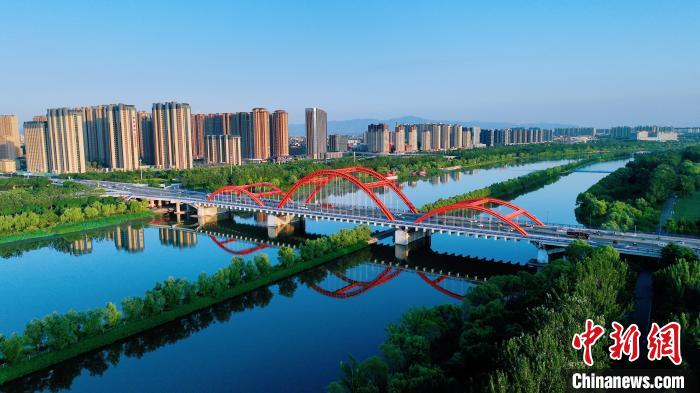 航拍临汾市汾河文化生态景区。闫锐鹏摄