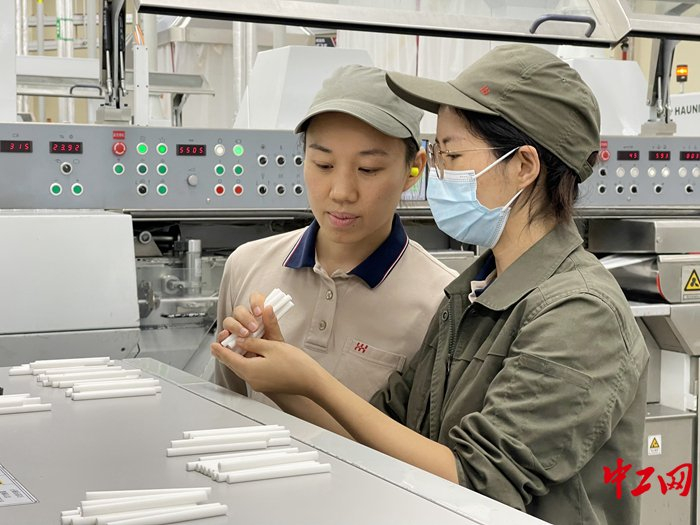 裁判核对取样支数。 汪子菁 摄