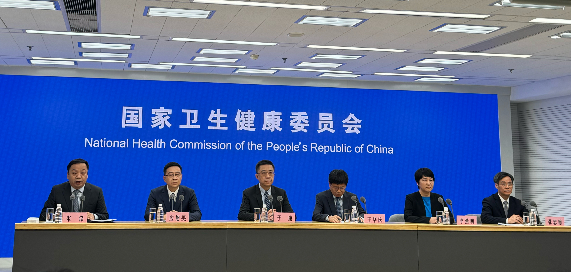 11月26日举行的国家卫生健康委新闻发布会现场。新华社记者顾天成 摄