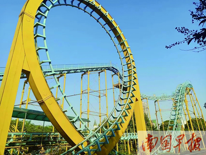 陪伴游客15年的南宁动物园神龙过山车已停运。记者 雷小琴 摄