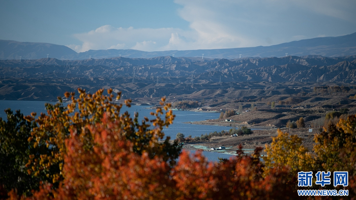 远眺龙羊湖。新华网 潘彬彬 摄