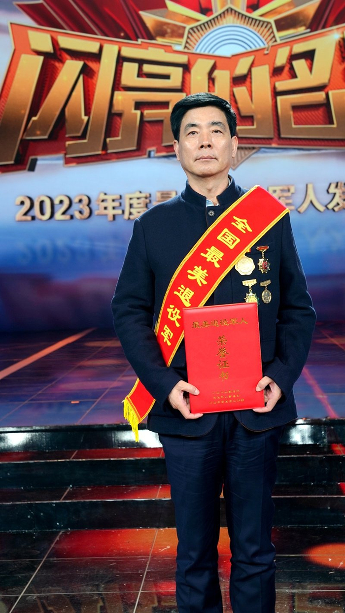 邹凌